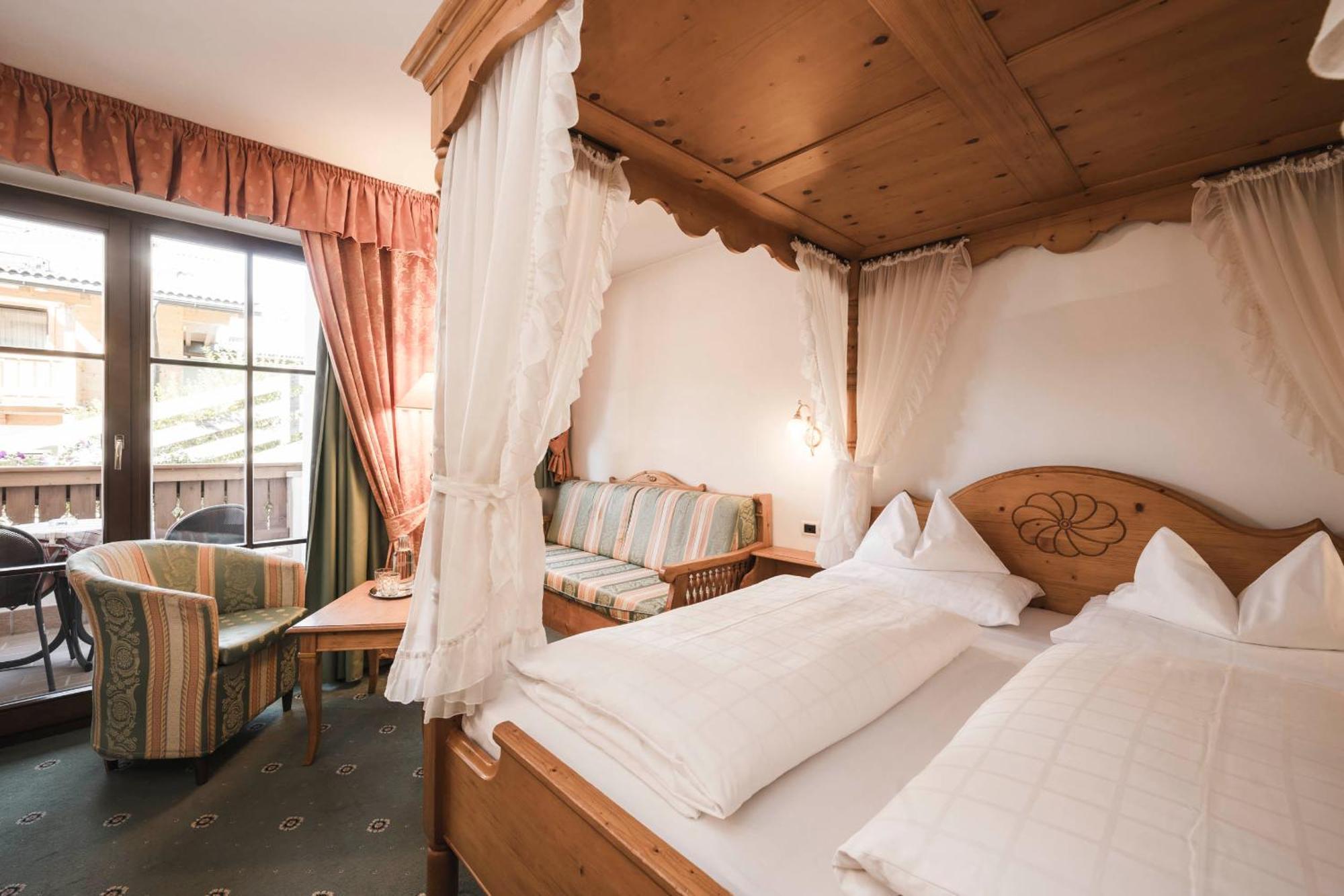 Hotel Ansitz Jakoberhof Ortisei Esterno foto