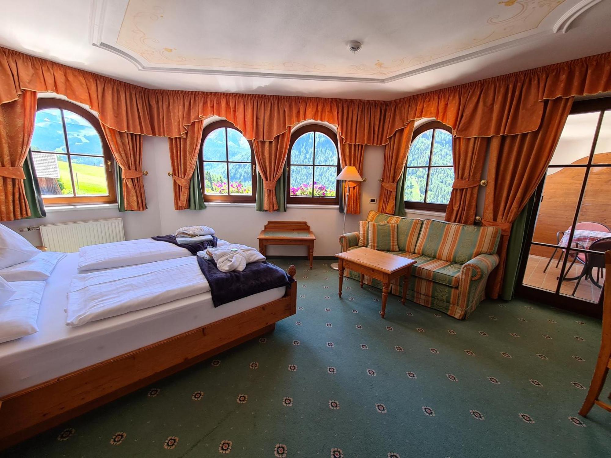 Hotel Ansitz Jakoberhof Ortisei Esterno foto