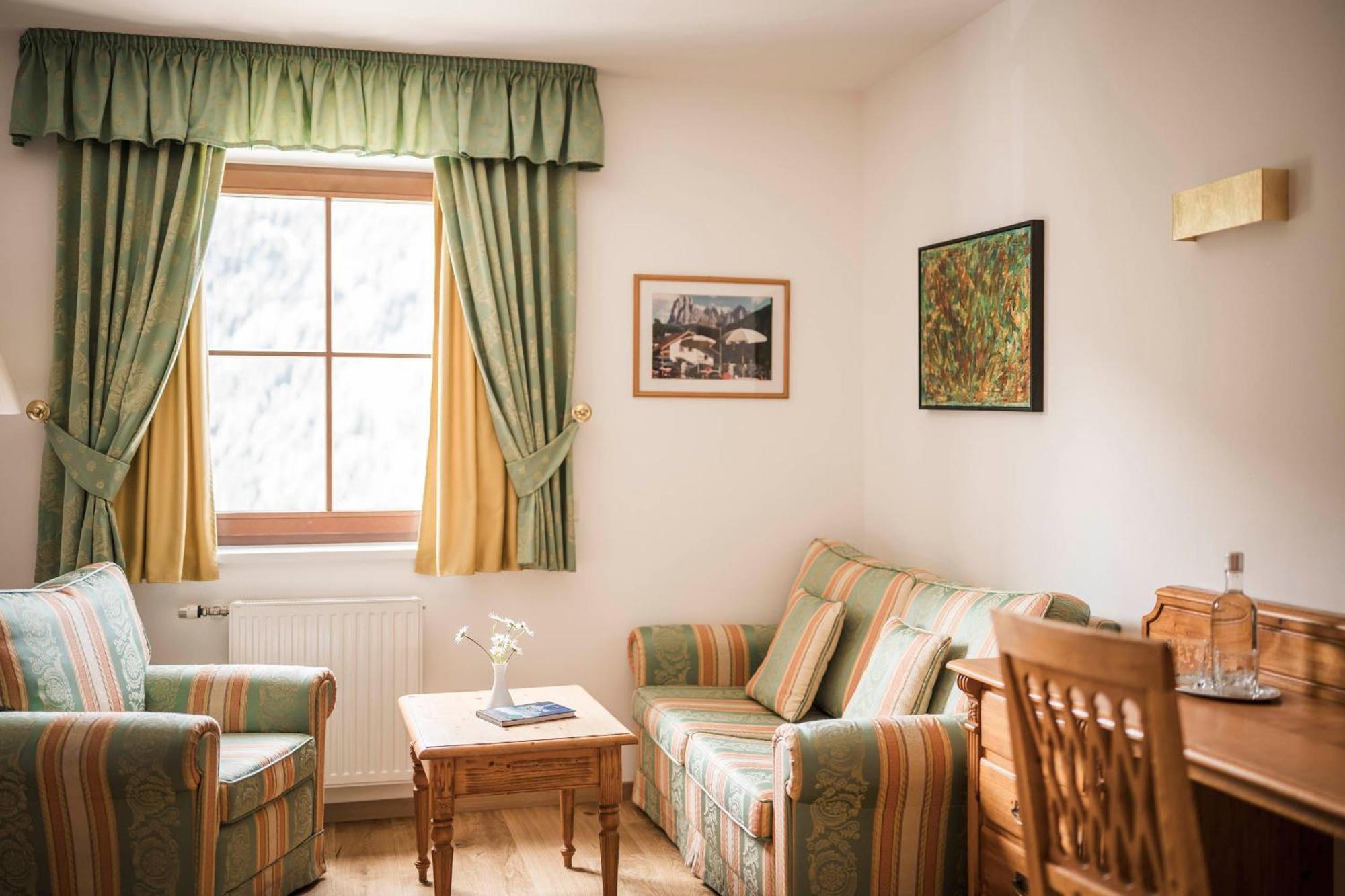 Hotel Ansitz Jakoberhof Ortisei Esterno foto