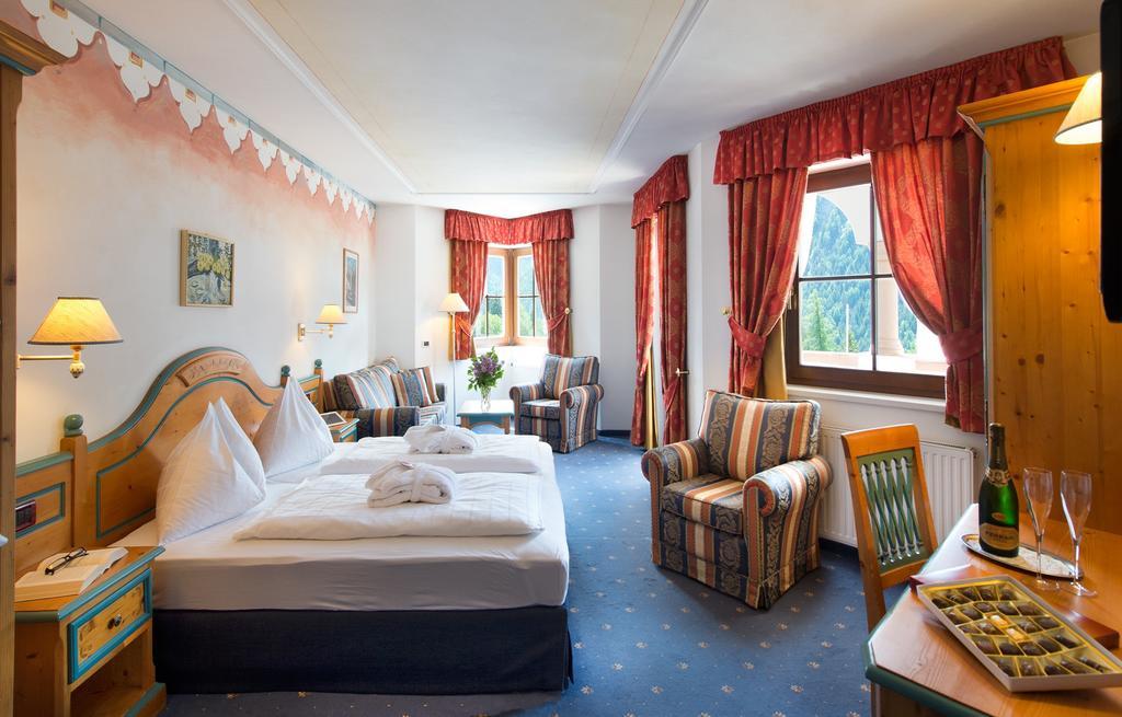 Hotel Ansitz Jakoberhof Ortisei Esterno foto