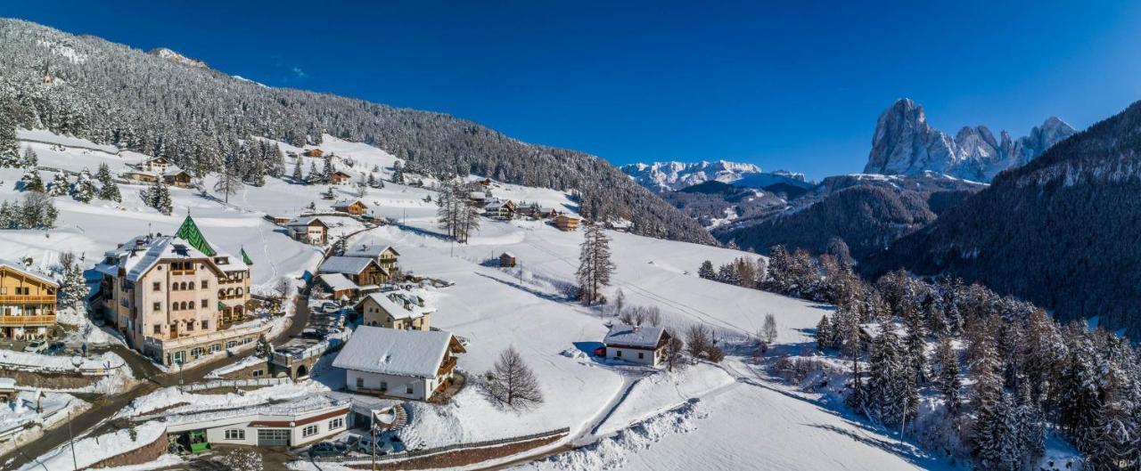 Hotel Ansitz Jakoberhof Ortisei Esterno foto
